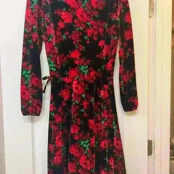 Children’s place woman’s dress, size small - Picture 3 of 3